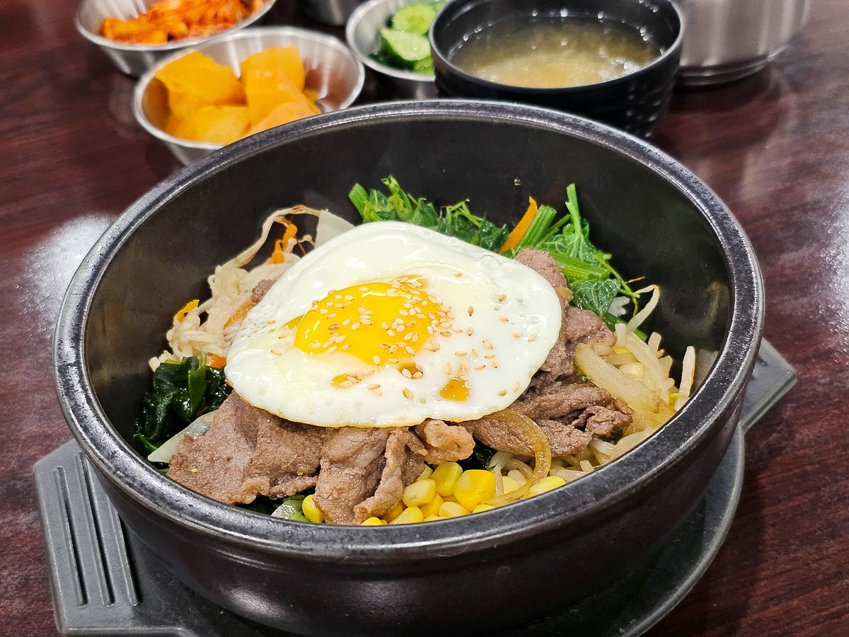 南投埔里美食｜麗苑韓式料理 韓風質感聚餐餐廳，小菜可以免費續1次，寵物友善餐廳