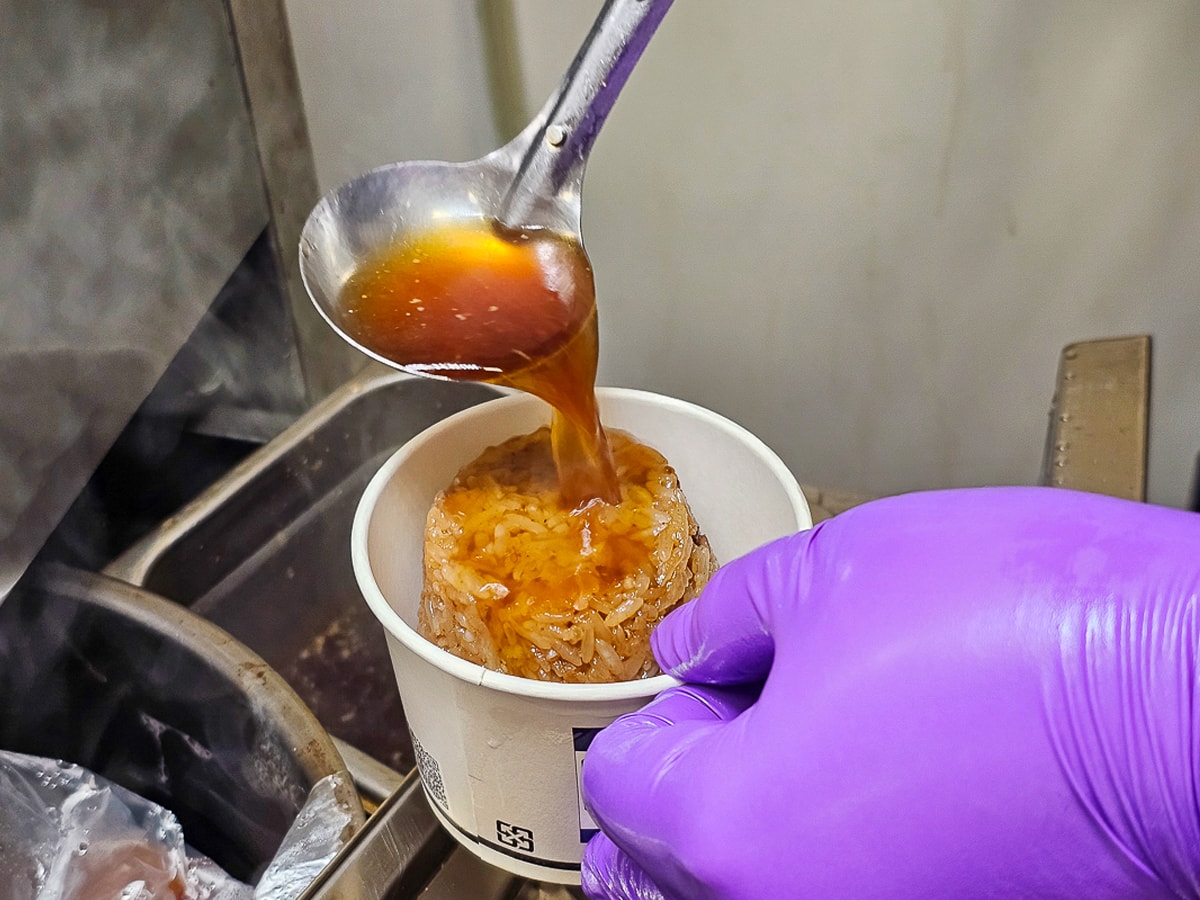 【員林美食推薦】王爺王肉羹員林店:肉羹界的 LV!金磚滷肉飯與辦桌米糕,超高 CP 值外帶首選 - 第20張圖 【員林美食推薦】王爺王肉羹員林店:肉羹界的 LV!金磚滷肉飯與辦桌米糕,超高 CP 值外帶首選