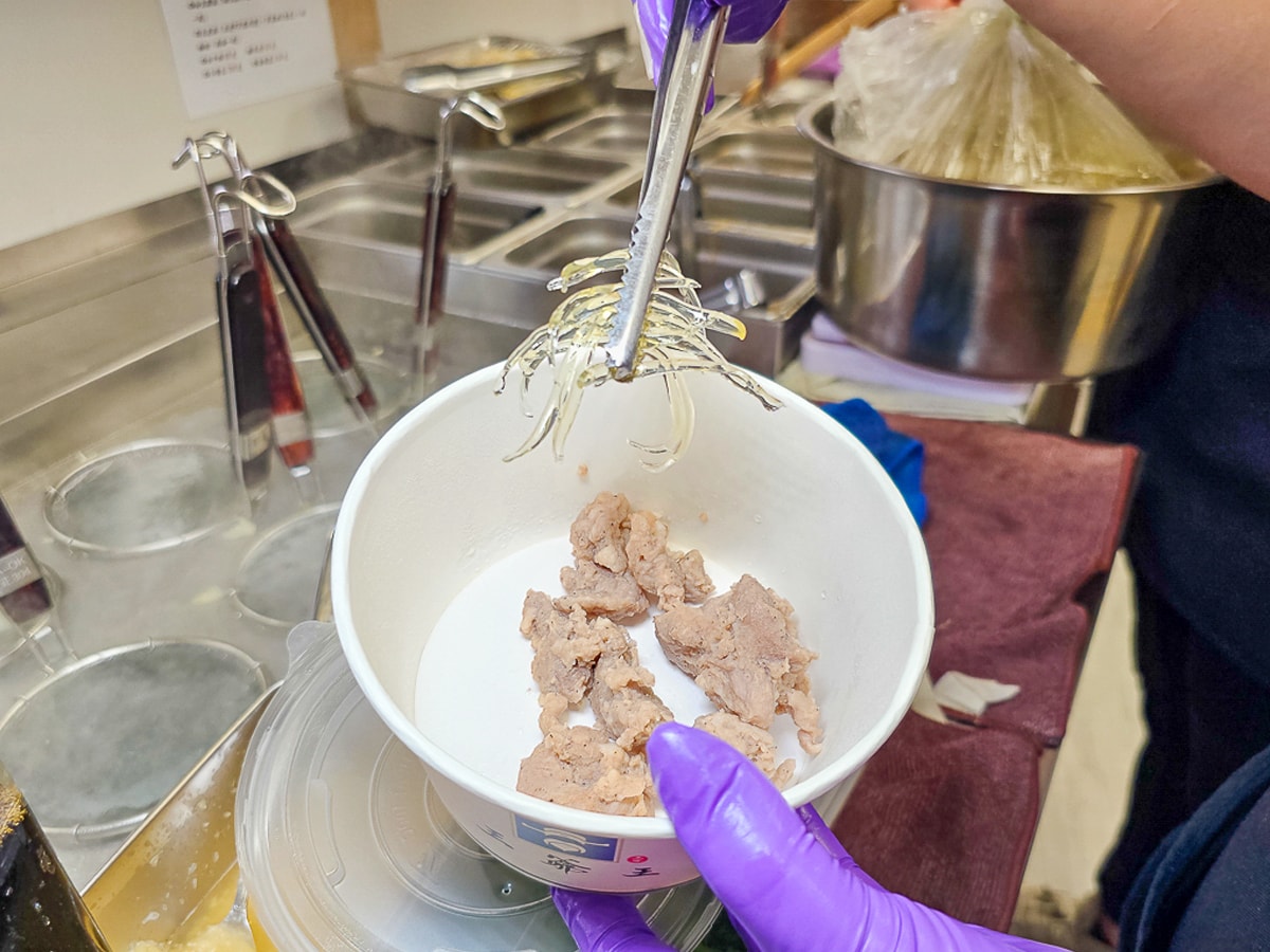 【員林美食推薦】王爺王肉羹員林店:肉羹界的 LV!金磚滷肉飯與辦桌米糕,超高 CP 值外帶首選 - 第9張圖 【員林美食推薦】王爺王肉羹員林店:肉羹界的 LV!金磚滷肉飯與辦桌米糕,超高 CP 值外帶首選