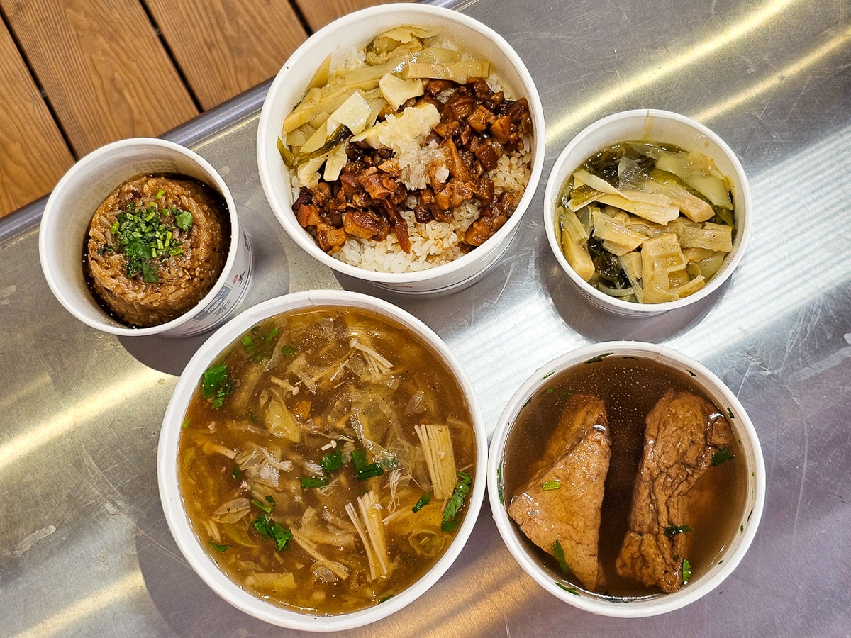 【員林美食推薦】王爺王肉羹員林店:肉羹界的 LV!金磚滷肉飯與辦桌米糕,超高 CP 值外帶首選 - 第7張圖 【員林美食推薦】王爺王肉羹員林店:肉羹界的 LV!金磚滷肉飯與辦桌米糕,超高 CP 值外帶首選