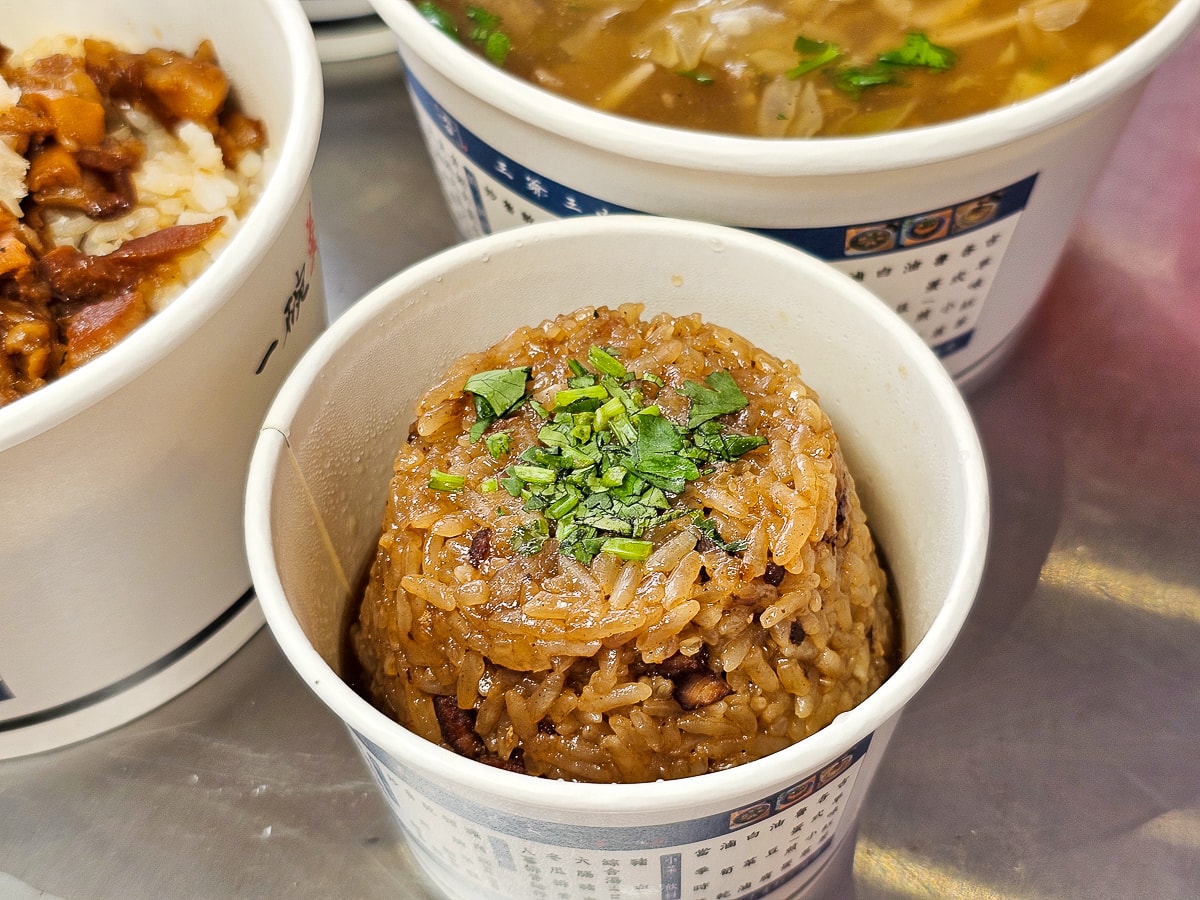 【員林美食推薦】王爺王肉羹員林店:肉羹界的 LV!金磚滷肉飯與辦桌米糕,超高 CP 值外帶首選 - 第22張圖 【員林美食推薦】王爺王肉羹員林店:肉羹界的 LV!金磚滷肉飯與辦桌米糕,超高 CP 值外帶首選
