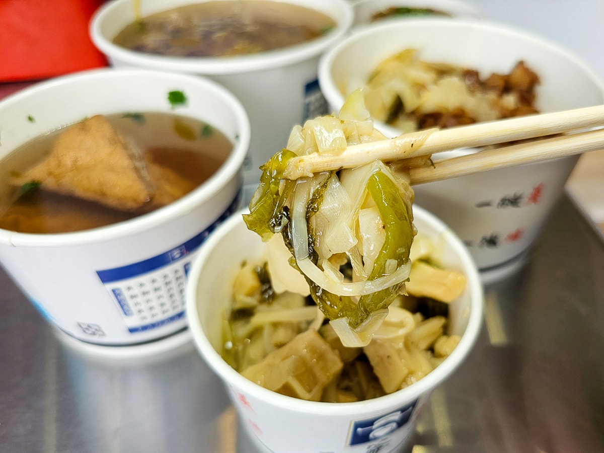 【員林美食推薦】王爺王肉羹員林店:肉羹界的 LV!金磚滷肉飯與辦桌米糕,超高 CP 值外帶首選 - 第25張圖 【員林美食推薦】王爺王肉羹員林店:肉羹界的 LV!金磚滷肉飯與辦桌米糕,超高 CP 值外帶首選