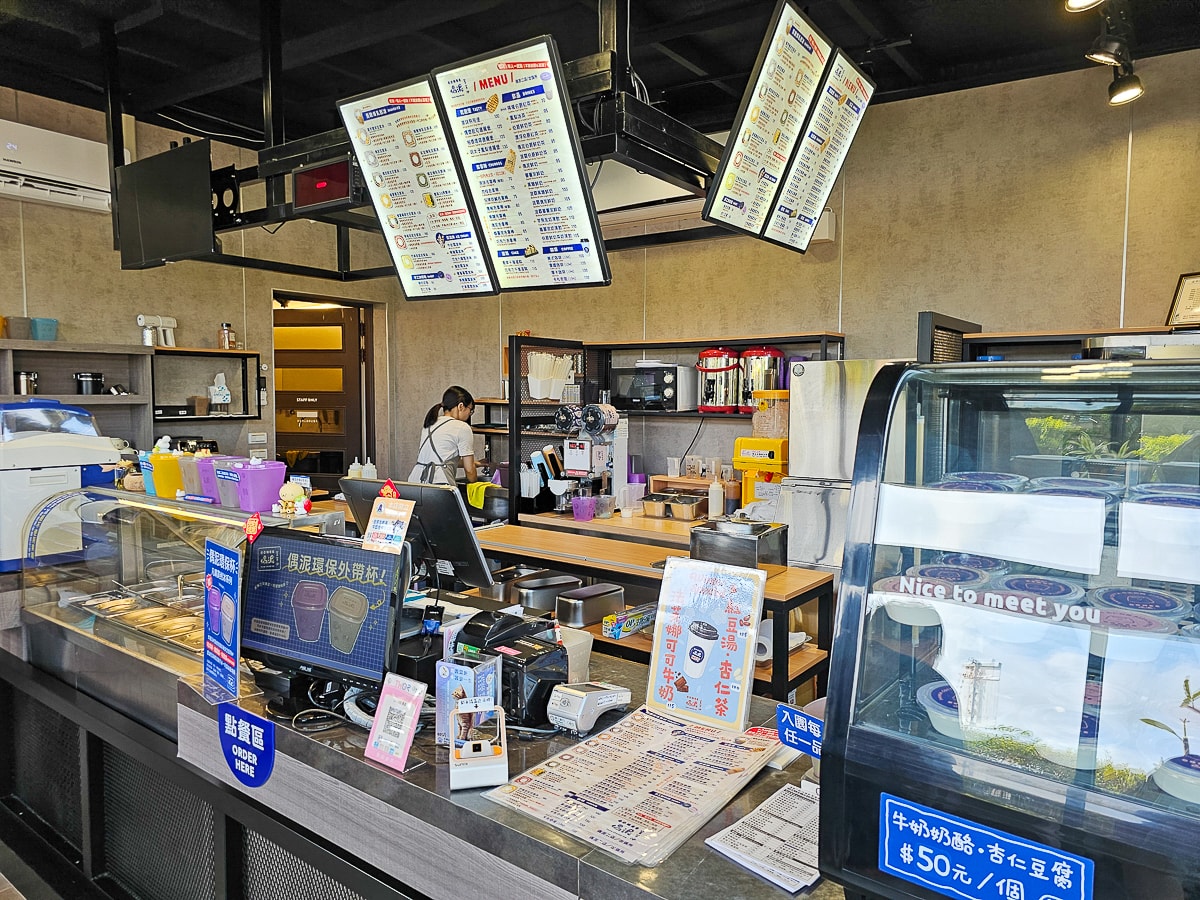 恆春最美海景冰店|偶泥二店出張所 坐在紅柴坑玻璃屋,看海吃剉冰超療癒 - 第7張圖 偶泥二店