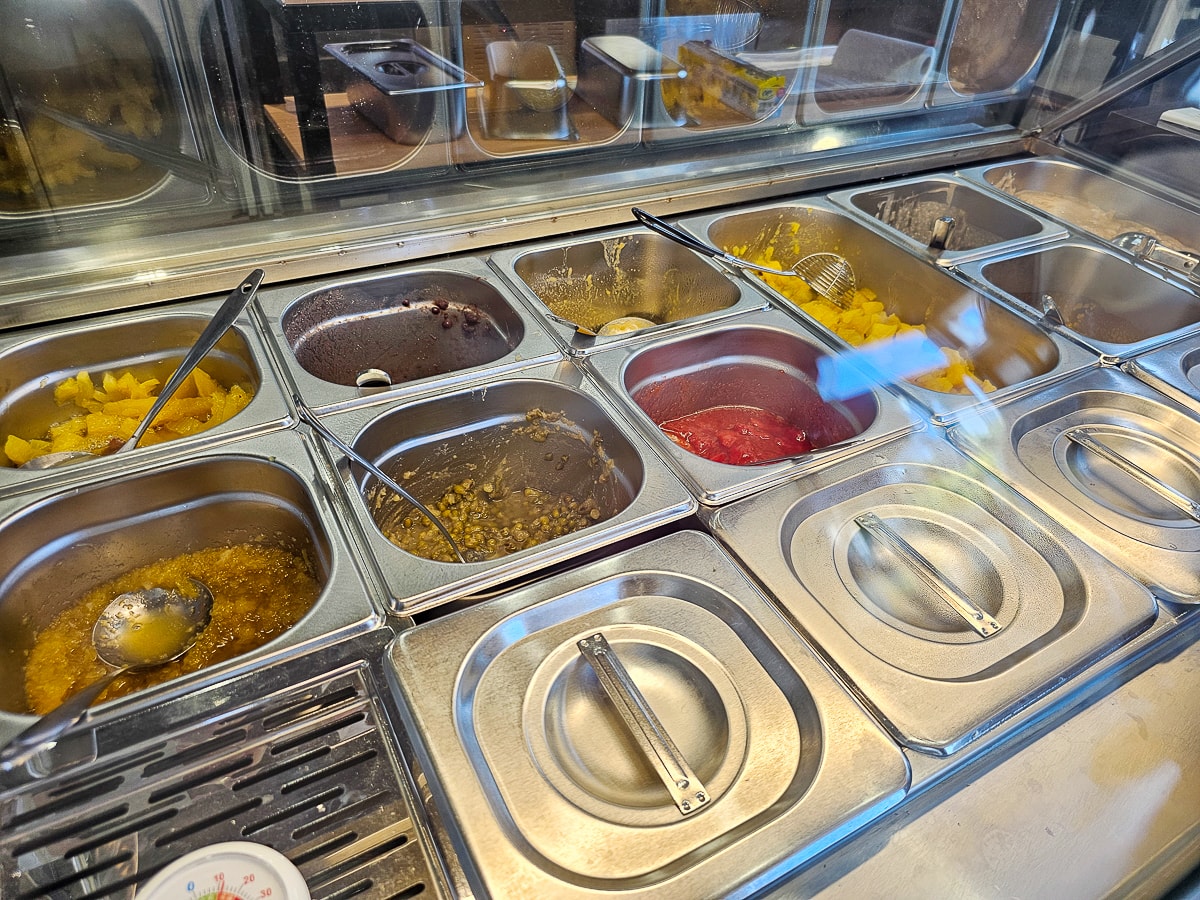 恆春最美海景冰店|偶泥二店出張所 坐在紅柴坑玻璃屋,看海吃剉冰超療癒 - 第10張圖 偶泥二店