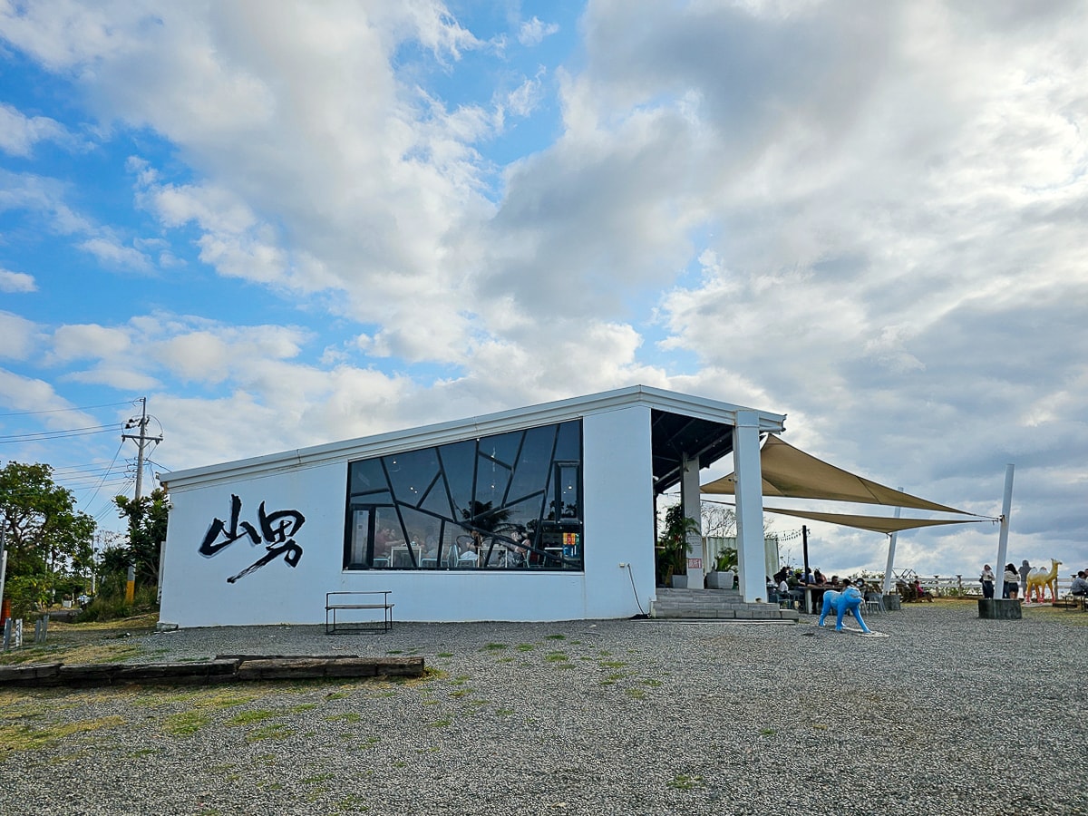 恆春最美海景冰店|偶泥二店出張所 坐在紅柴坑玻璃屋,看海吃剉冰超療癒 - 第3張圖 偶泥二店