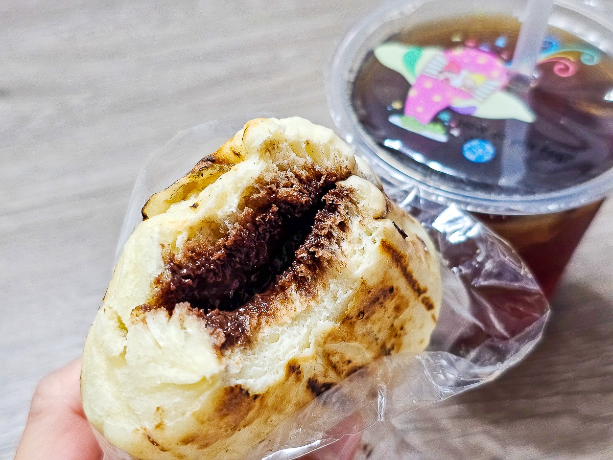 屏東東港美食｜佳吉碳烤饅頭 炭火現烤饅頭只要20元！在地人早餐宵夜排隊買