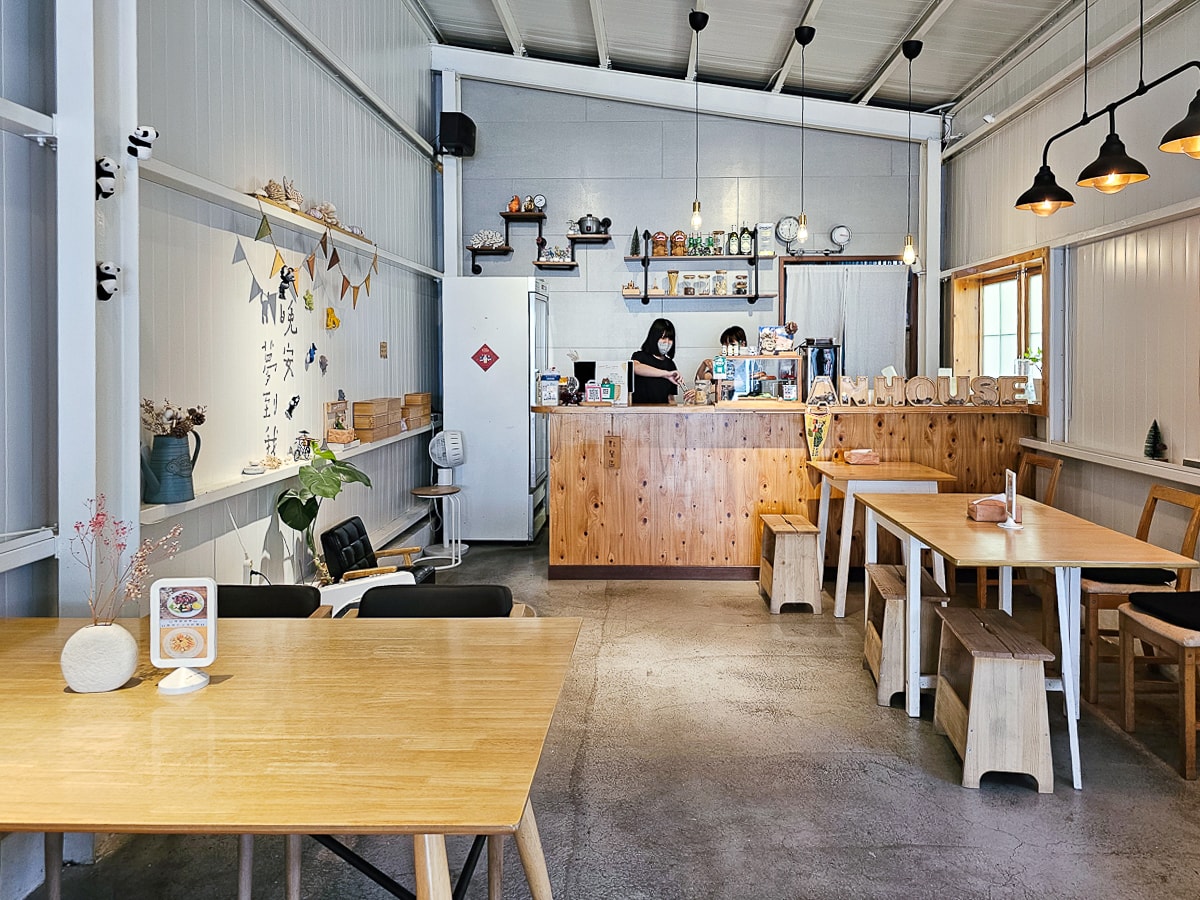 屏東新園鄉｜安好食居 網美系義式餐廳！有陸龜、可達鴨，親子草地溜滑梯放電，下午不打烊、不收服務費