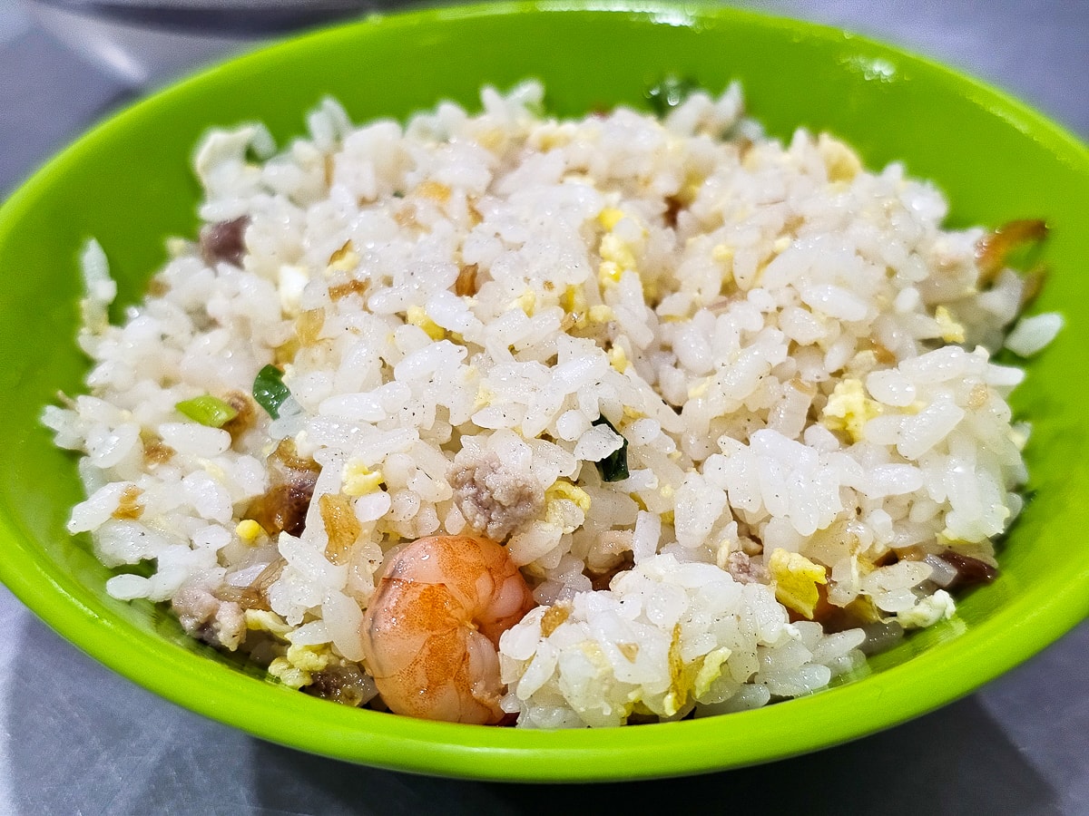 鳳山小吃|五甲無名蝦仁飯 現炒青菜一盤只要40元!俗擱大碗,必點肥美蚵仔煎蛋+蛤仔湯 - 第8張圖 鳳山小吃|五甲無名蝦仁飯 現炒青菜一盤只要40元!俗擱大碗,必點肥美蚵仔煎蛋+蛤仔湯