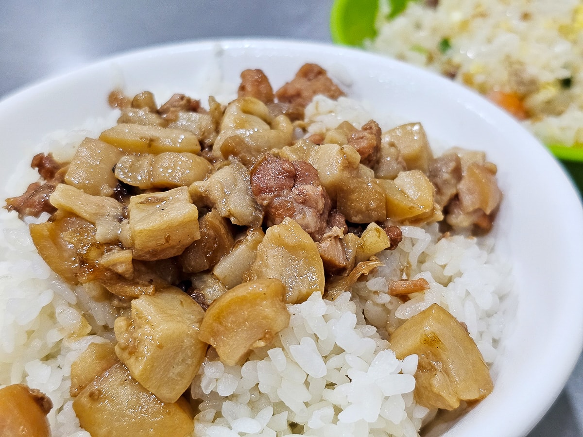 鳳山小吃|五甲無名蝦仁飯 現炒青菜一盤只要40元!俗擱大碗,必點肥美蚵仔煎蛋+蛤仔湯 - 第11張圖 鳳山小吃|五甲無名蝦仁飯 現炒青菜一盤只要40元!俗擱大碗,必點肥美蚵仔煎蛋+蛤仔湯