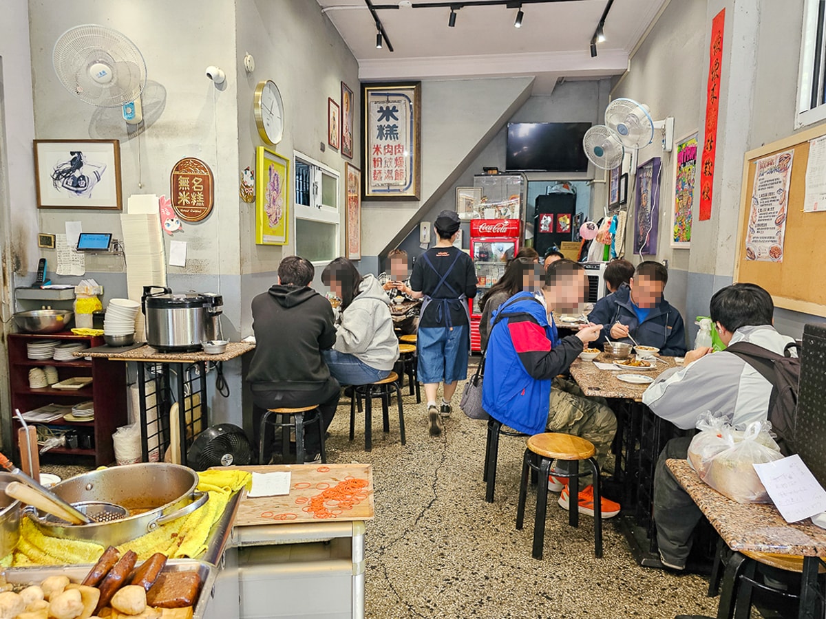 台南隱藏版美食｜無名米糕 一碗20元的肉燥飯！便宜大碗超佛心，平日也排隊的在地人氣小吃