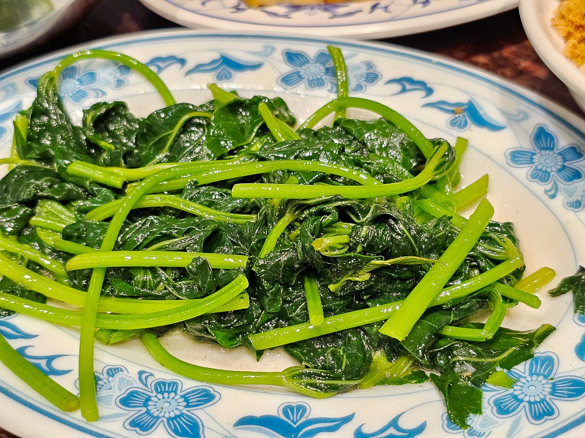 台南隱藏版美食｜無名米糕 一碗20元的肉燥飯！便宜大碗超佛心，平日也排隊的在地人氣小吃