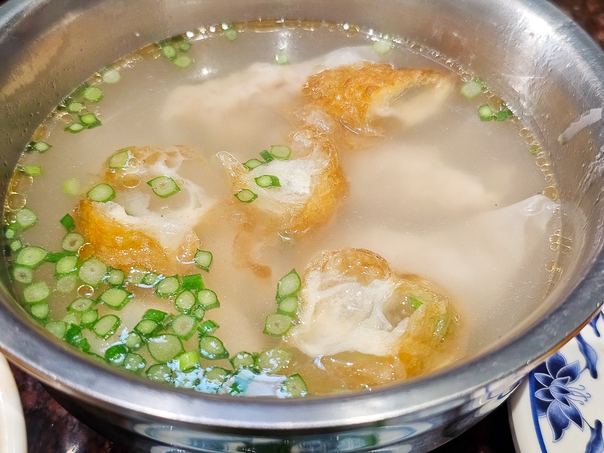 台南隱藏版美食｜無名米糕 一碗20元的肉燥飯！便宜大碗超佛心，平日也排隊的在地人氣小吃