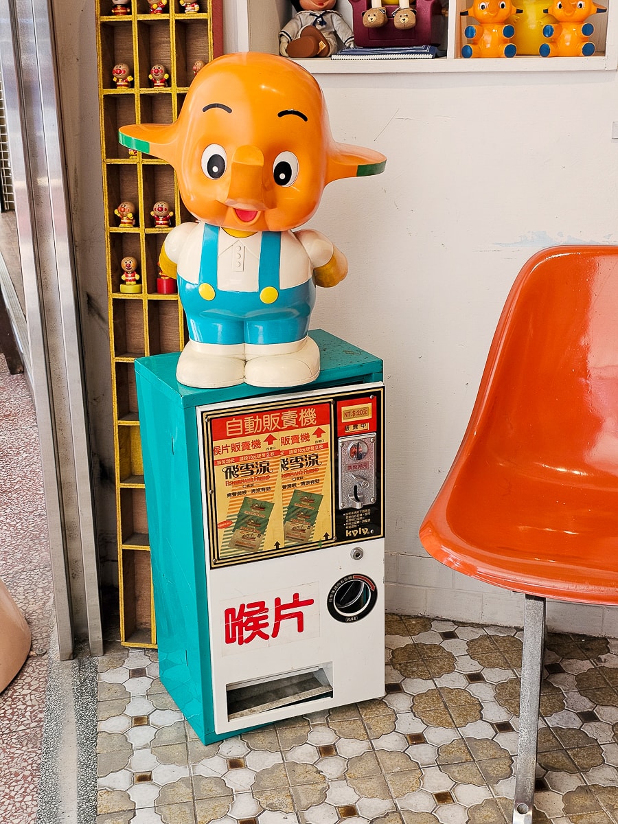 台南中西區|阿美嬤紅茶奶開山店 復古柑仔店+古早味紅茶奶,懷舊控必收! - 第17張圖 台南中西區|阿美嬤紅茶奶開山店 復古柑仔店+古早味紅茶奶,懷舊控必收!