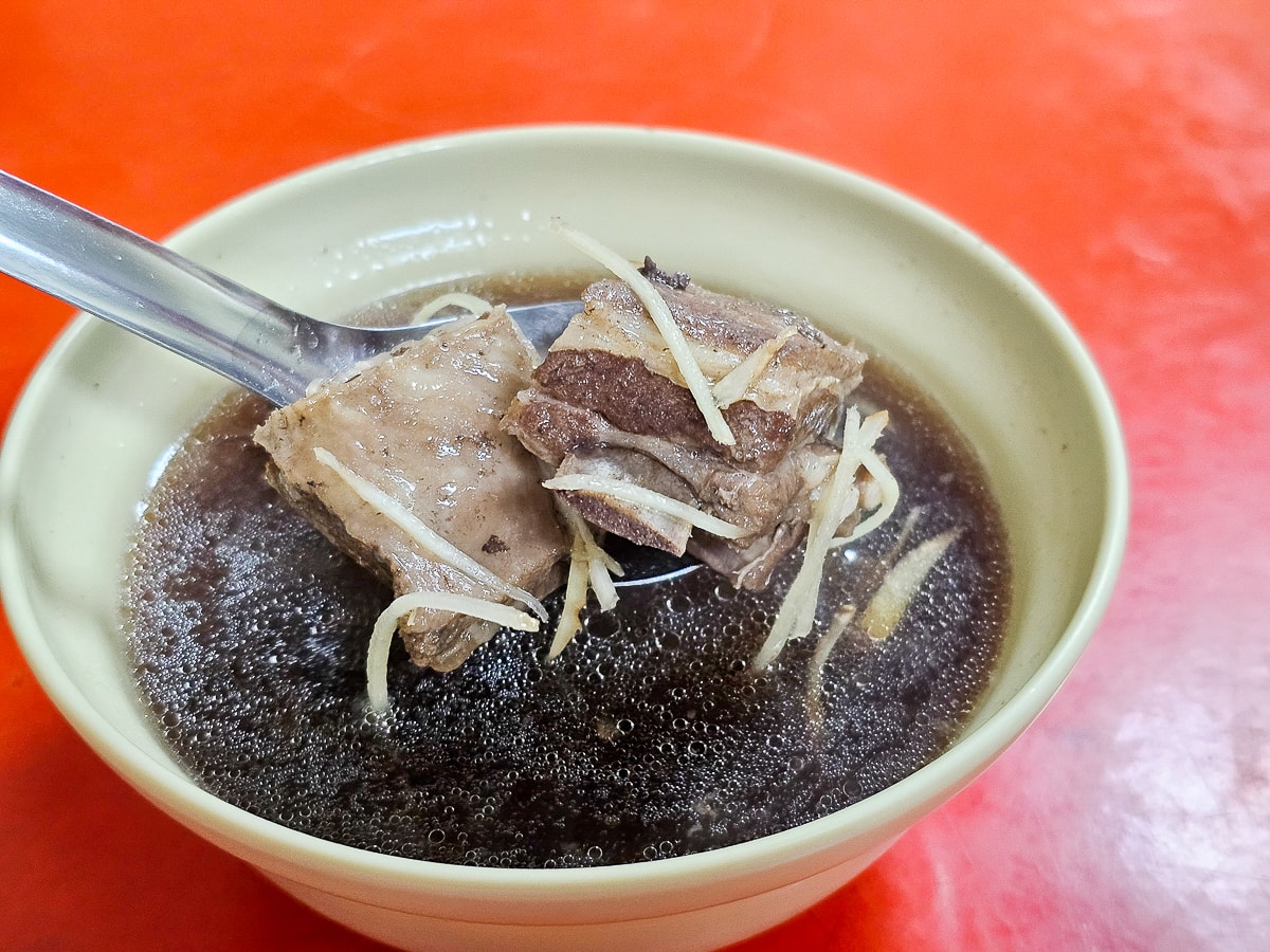 五甲美食|阿華羊肉 羊肉燴飯份量驚人!羊肉無騷味、湯頭清甜順口,只賣晚上! - 第14張圖 五甲美食|阿華羊肉 羊肉燴飯份量驚人!羊肉無騷味、湯頭清甜順口,只賣晚上!