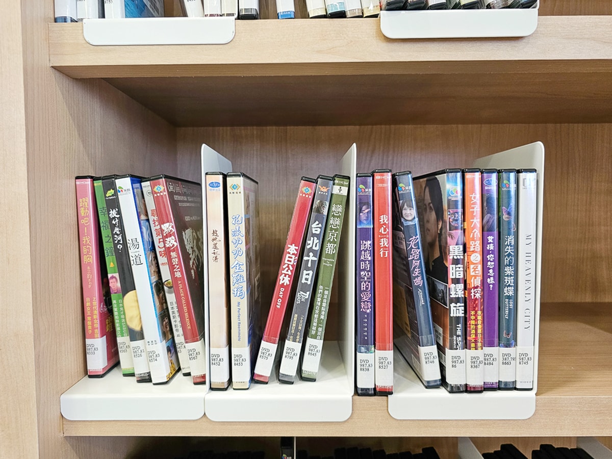 台東最美圖書館|臺東縣立圖書館 山嵐光影設計+階梯式挑高空間!美到不想走 - 第24張圖 台東最美圖書館|臺東縣立圖書館 山嵐光影設計+階梯式挑高空間!美到不想走