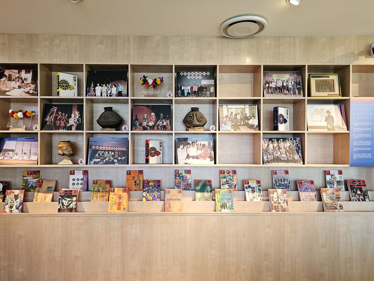 台東最美圖書館|臺東縣立圖書館 山嵐光影設計+階梯式挑高空間!美到不想走 - 第31張圖 台東最美圖書館|臺東縣立圖書館 山嵐光影設計+階梯式挑高空間!美到不想走