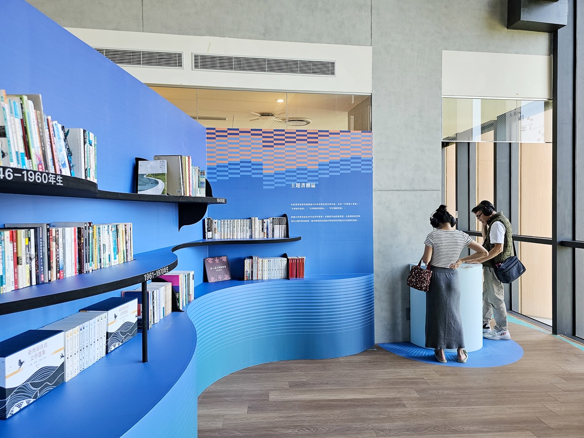 台東最美圖書館|臺東縣立圖書館 山嵐光影設計+階梯式挑高空間!美到不想走 - 第30張圖 台東最美圖書館|臺東縣立圖書館 山嵐光影設計+階梯式挑高空間!美到不想走