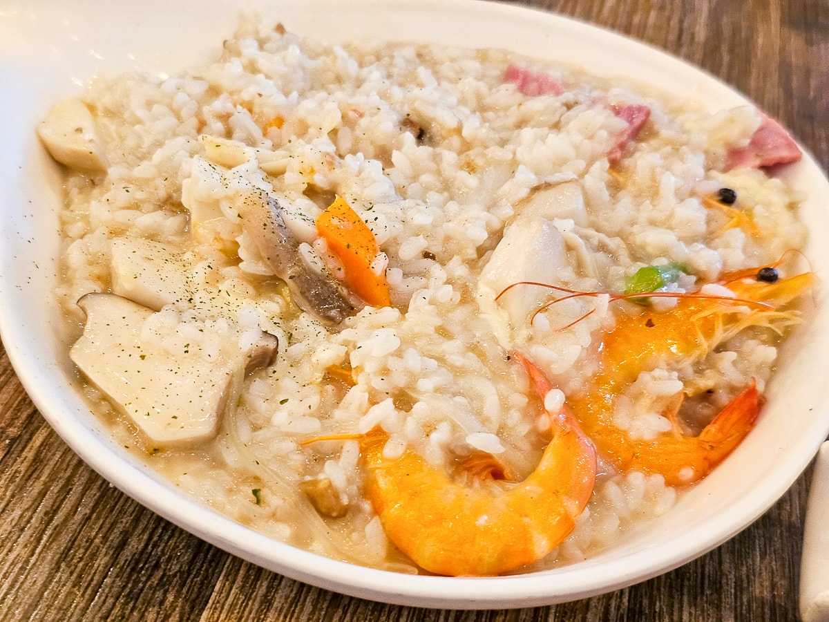 三多商圈|235巷PASTA-新光店 義大利麵120元起,從學生時代吃到現在!超平價不收服務費的義大利麵餐廳 - 第17張圖 三多商圈|235巷PASTA-新光店 義大利麵120元起,從學生時代吃到現在!超平價不收服務費的義大利麵餐廳