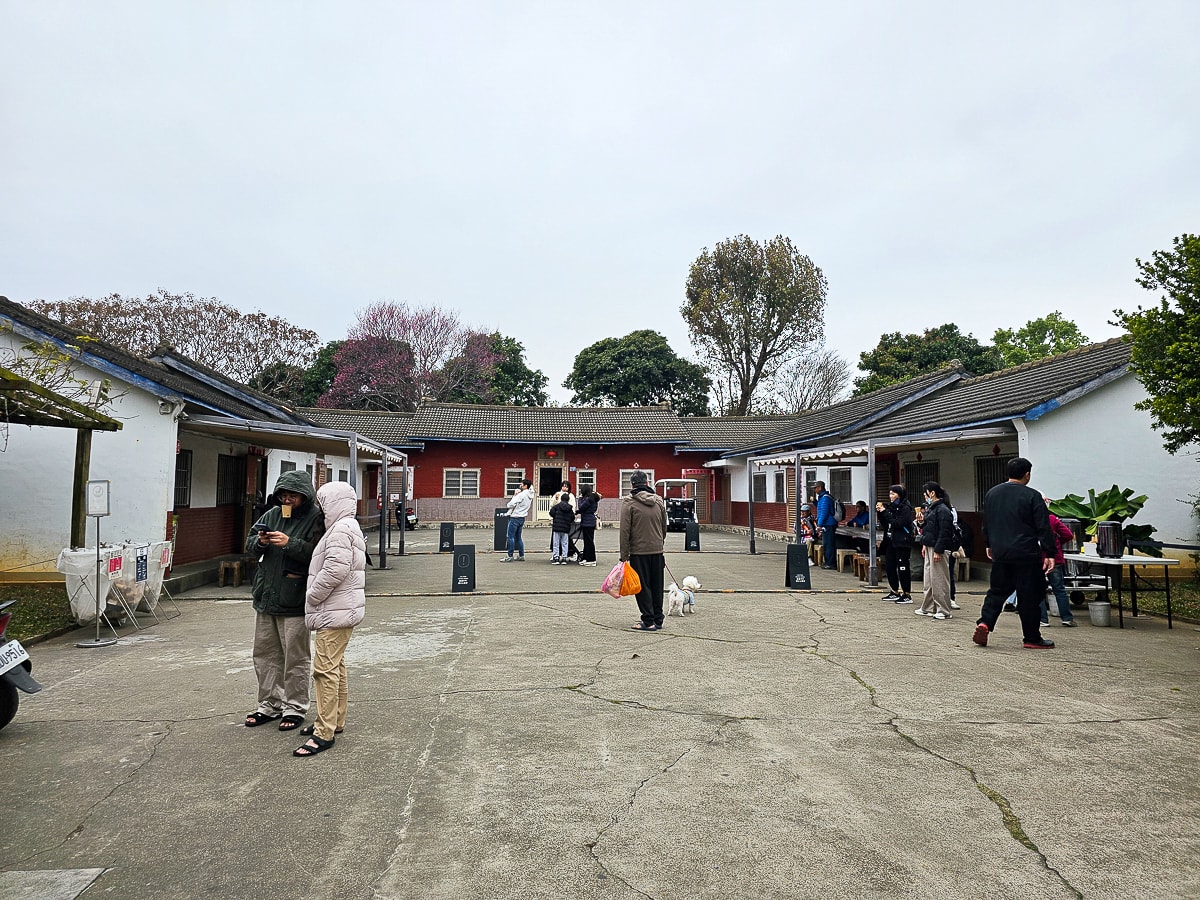 南投景點|微熱山丘 南投三合院門市 免費吃鳳梨酥+喝熱茶!伴手禮直接帶回家 - 第8張圖 南投景點|微熱山丘 南投三合院門市 免費吃鳳梨酥+喝熱茶!伴手禮直接帶回家