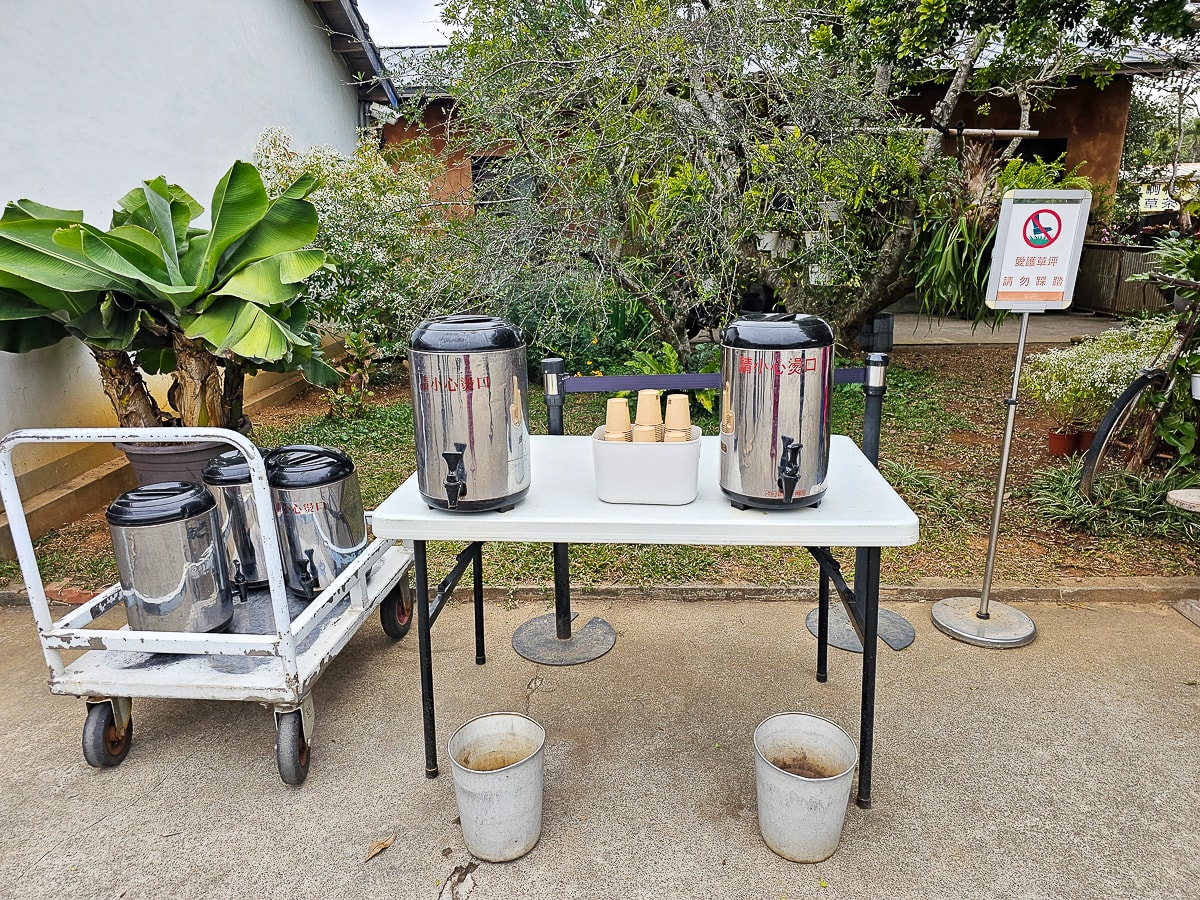 南投景點|微熱山丘 南投三合院門市 免費吃鳳梨酥+喝熱茶!伴手禮直接帶回家 - 第10張圖 南投景點|微熱山丘 南投三合院門市 免費吃鳳梨酥+喝熱茶!伴手禮直接帶回家