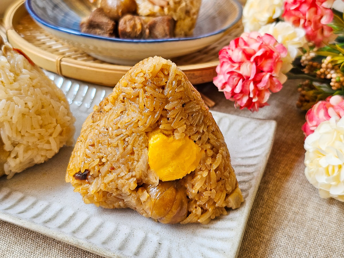 端午禮盒｜冊子冊粽美饌 葷素粽＋油飯一次滿足！Tiffany綠保冷袋美到想收藏