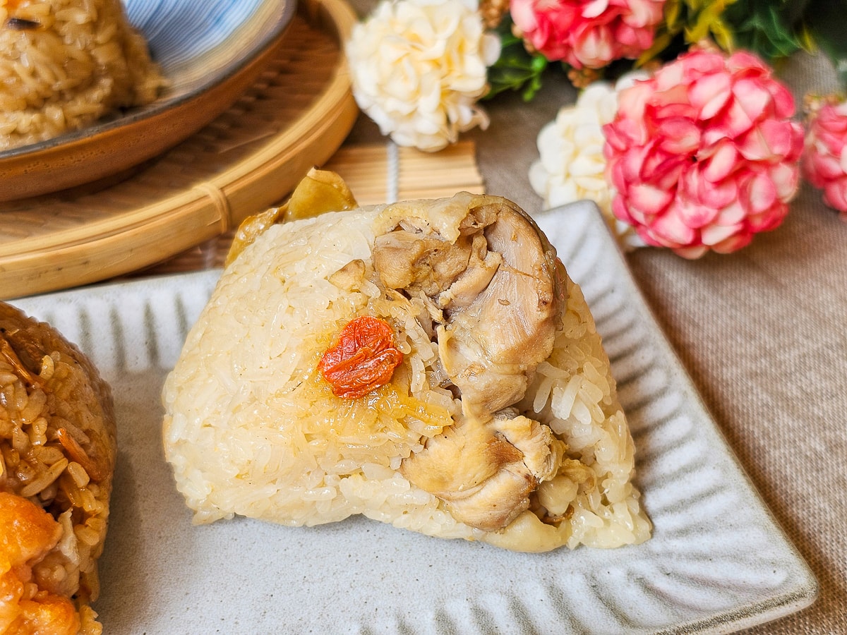 端午禮盒｜冊子冊粽美饌 葷素粽＋油飯一次滿足！Tiffany綠保冷袋美到想收藏