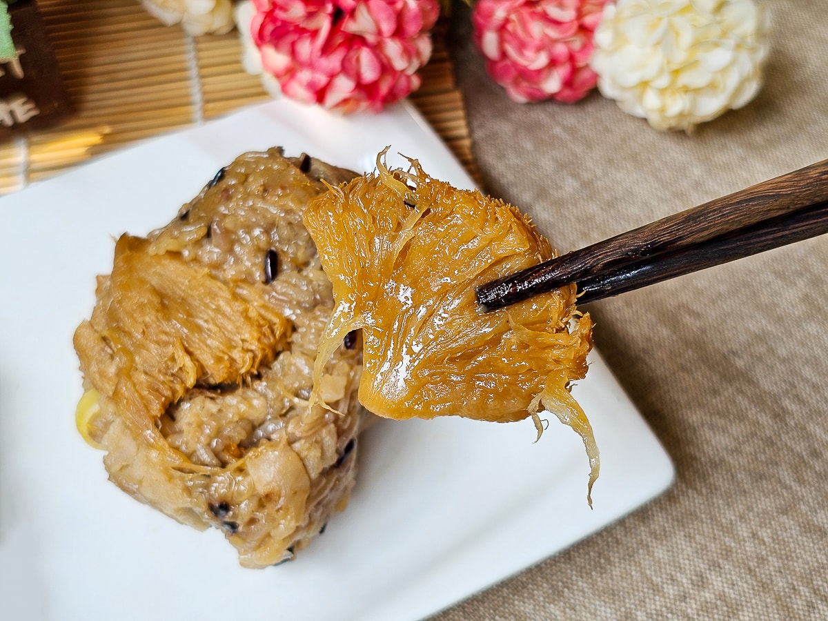 端午禮盒｜冊子冊粽美饌 葷素粽＋油飯一次滿足！Tiffany綠保冷袋美到想收藏