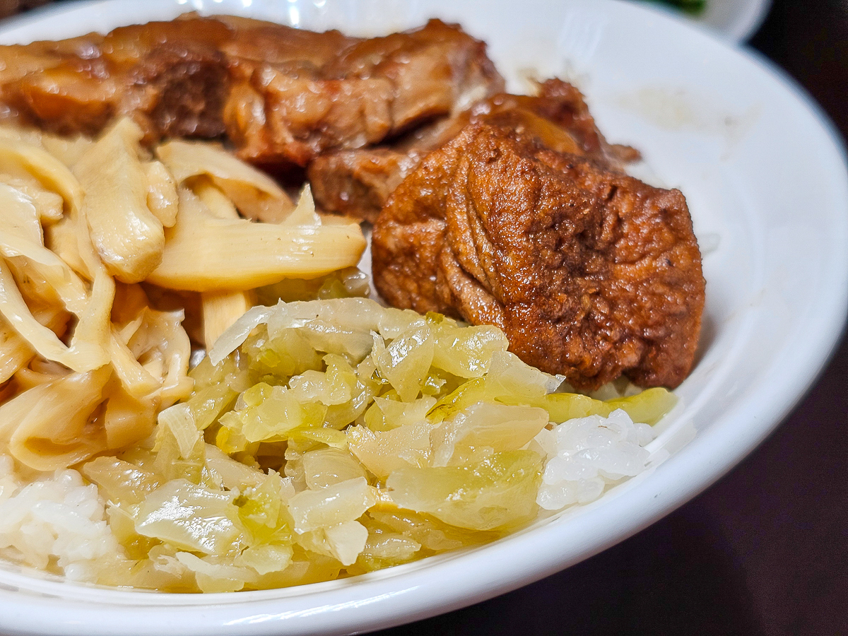 嘉義隱藏版美食|滷憶食堂 在地人大推銷魂滷肉飯,百元有找就能吃超飽! - 第18張圖 嘉義隱藏版美食|滷憶食堂 在地人大推銷魂滷肉飯,百元有找就能吃超飽!