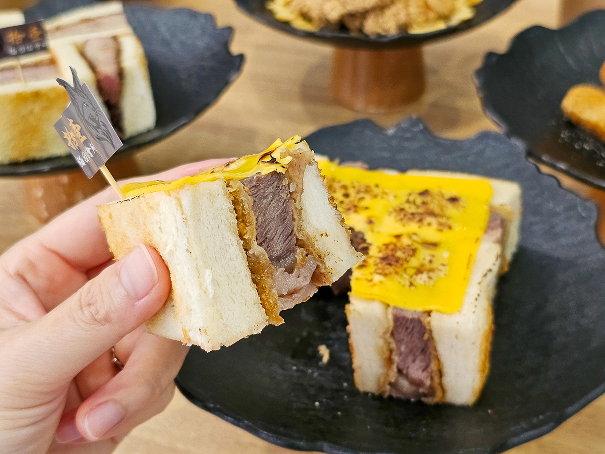 高雄貓咪咖啡廳|拾壹緬因貓會所 被超萌緬因貓包圍!必吃厚切炸牛排三明治 - 第17張圖 高雄貓咪咖啡廳|拾壹緬因貓會所 被超萌緬因貓包圍!必吃厚切炸牛排三明治