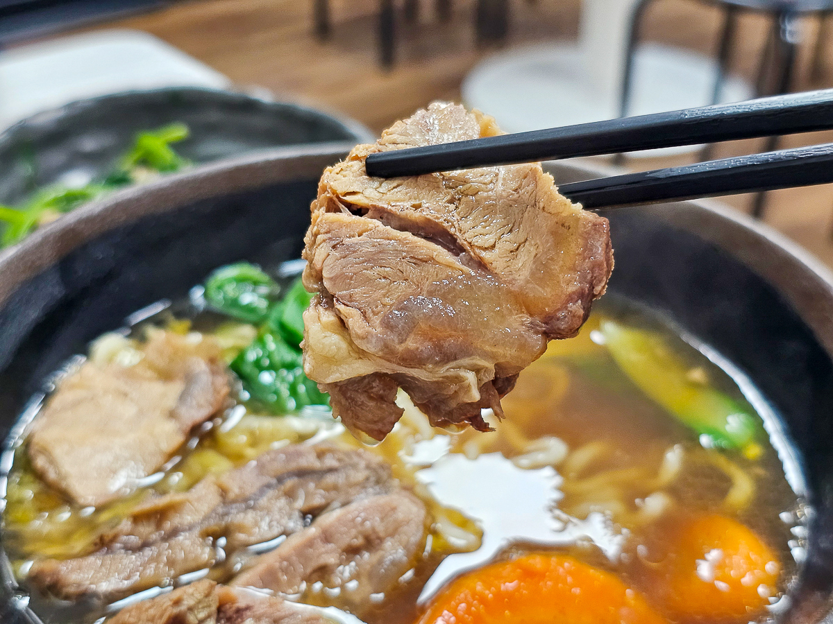 枋寮美食推薦|樂道麵食館 在地人也愛吃!牛肉麵、肉燥麵高CP值,吹冷氣舒服用餐 - 第12張圖 樂道麵食館