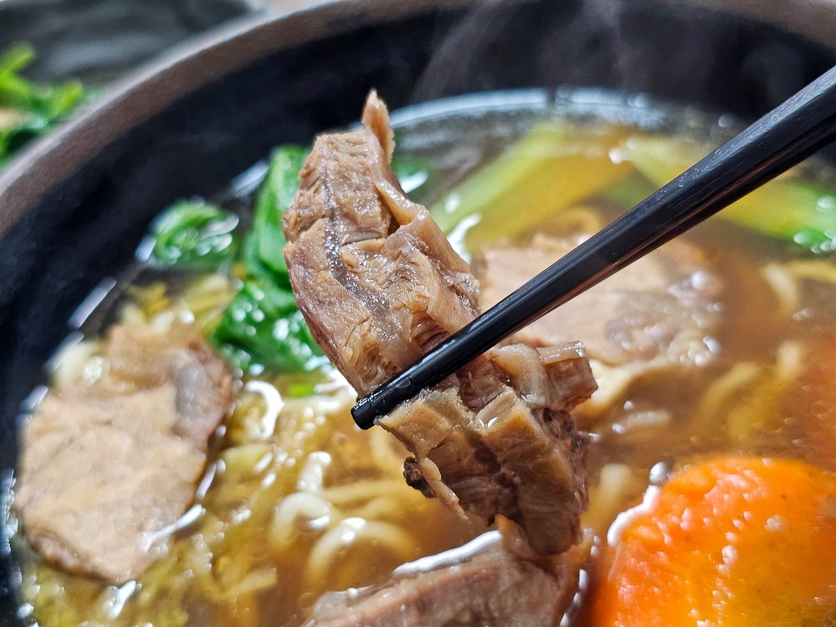 枋寮美食推薦|樂道麵食館 在地人也愛吃!牛肉麵、肉燥麵高CP值,吹冷氣舒服用餐 - 第13張圖 樂道麵食館