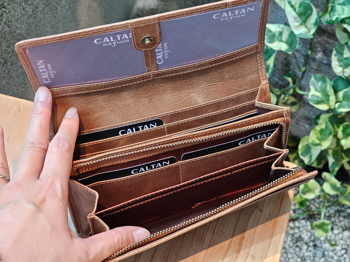 招財母錢包推薦|CALTAN 真皮鉚釘釦飾牛皮長夾(072267) 100%頭層牛皮質感滿分,情人節送禮推薦 - 第6張圖 招財母錢包推薦|CALTAN 真皮鉚釘釦飾牛皮長夾(072267) 100%頭層牛皮質感滿分,情人節送禮推薦