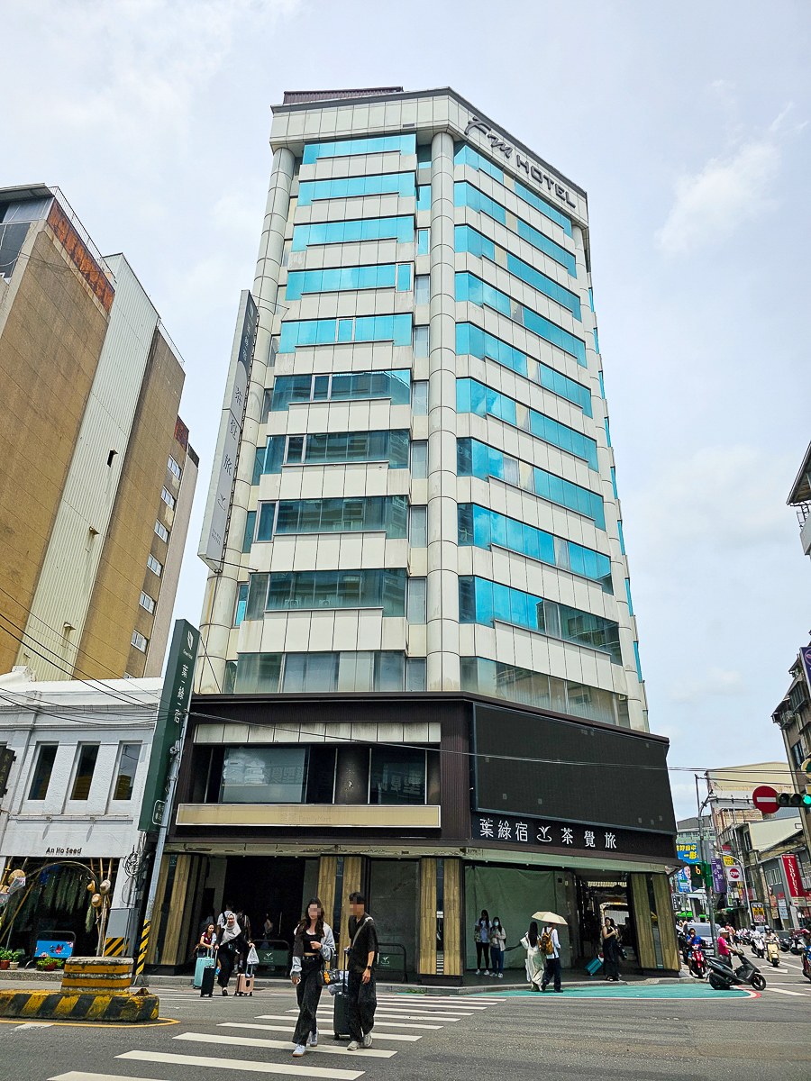 台中火車站住宿｜葉綠宿・茶覺旅 台中站前館，免費停車超方便！步行5分鐘到車站的茶元素設計飯店、韓式拌飯早餐超驚喜