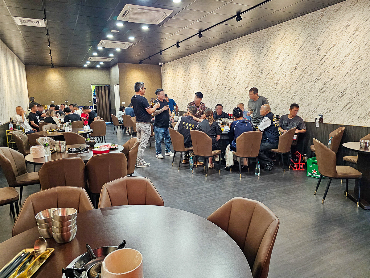 楠梓火鍋推薦｜樺太爺沅品鍋物楠梓藍田店 夏天也能吃麻辣薑母鴨！自助吧吃到飽、個人鍋、圓桌聚餐一次滿足