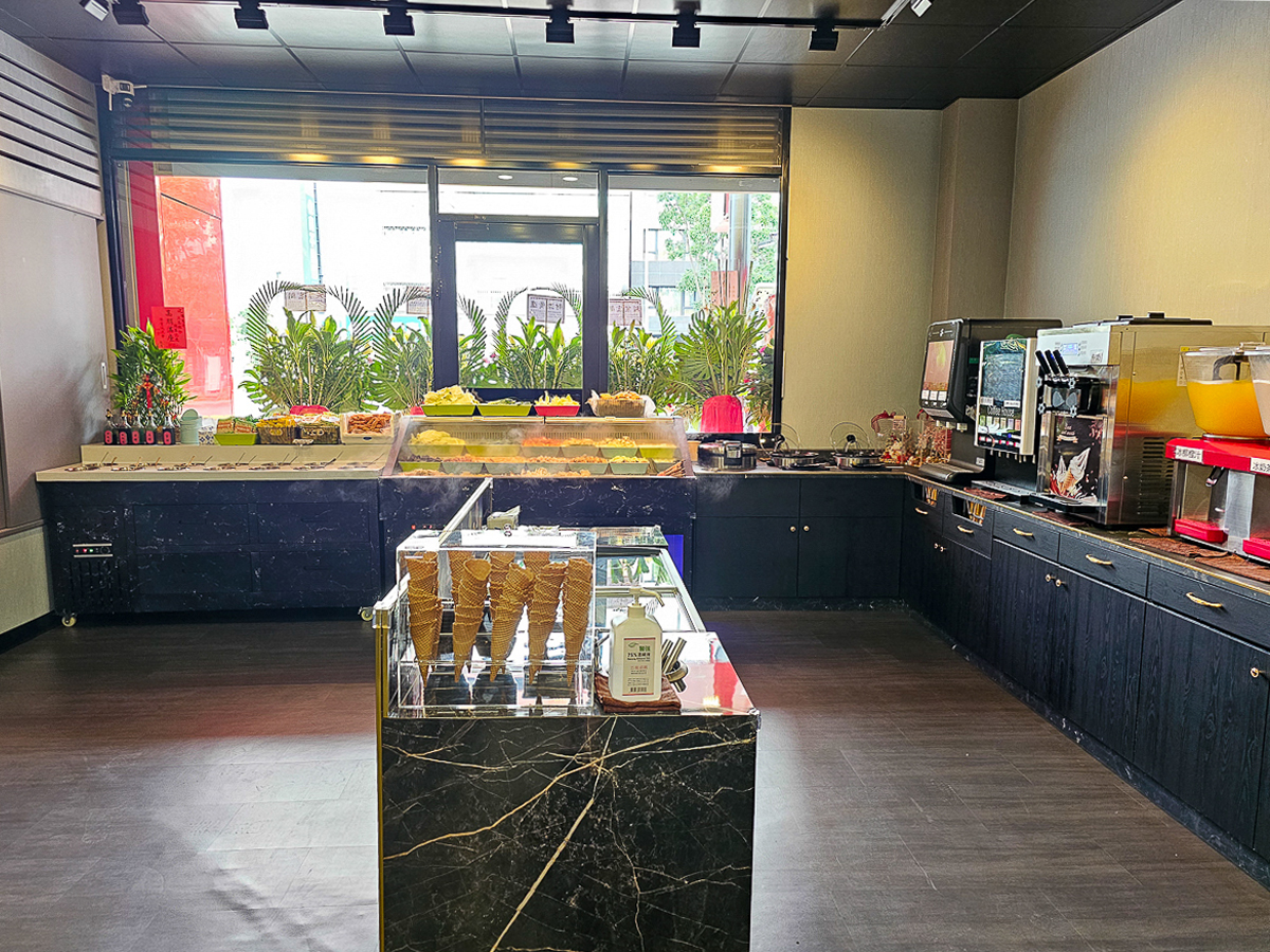 楠梓火鍋推薦｜樺太爺沅品鍋物楠梓藍田店 夏天也能吃麻辣薑母鴨！自助吧吃到飽、個人鍋、圓桌聚餐一次滿足