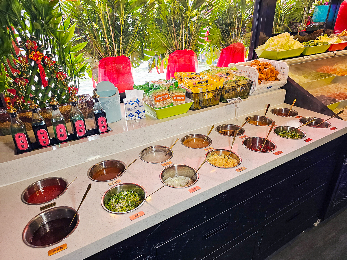 楠梓火鍋推薦｜樺太爺沅品鍋物楠梓藍田店 夏天也能吃麻辣薑母鴨！自助吧吃到飽、個人鍋、圓桌聚餐一次滿足