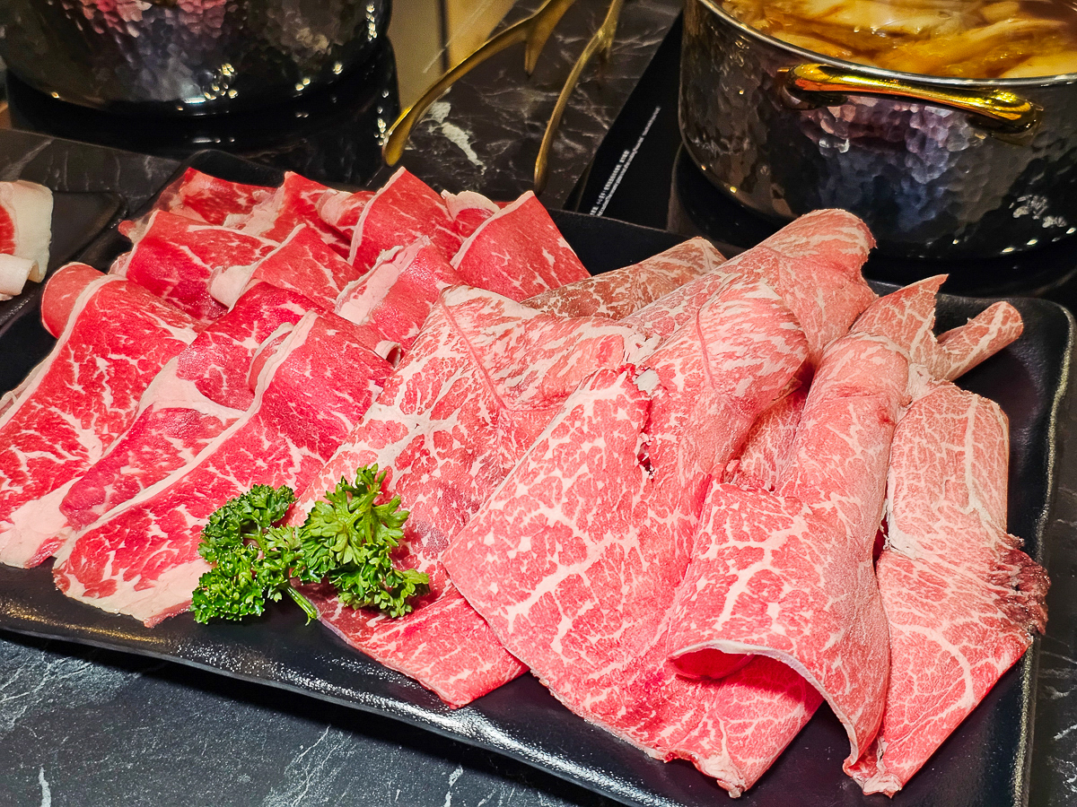 楠梓火鍋推薦｜樺太爺沅品鍋物楠梓藍田店 夏天也能吃麻辣薑母鴨！自助吧吃到飽、個人鍋、圓桌聚餐一次滿足